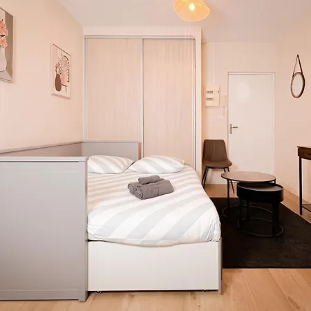 Le Pedestre-cosy-hypercentre-place Liberation-calme